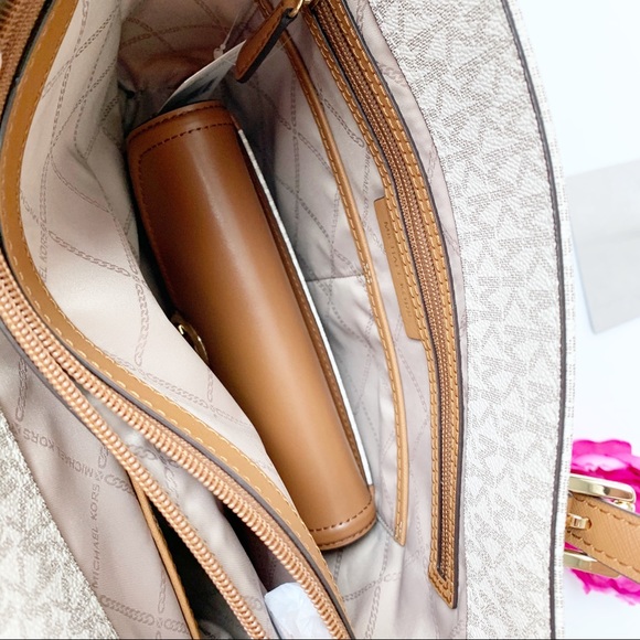 Michael Kors Jet Set Tote and Wallet Set - Picture 8 of 12